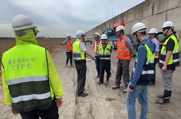 1c6b77752487f93bb581f4f3b041abf5