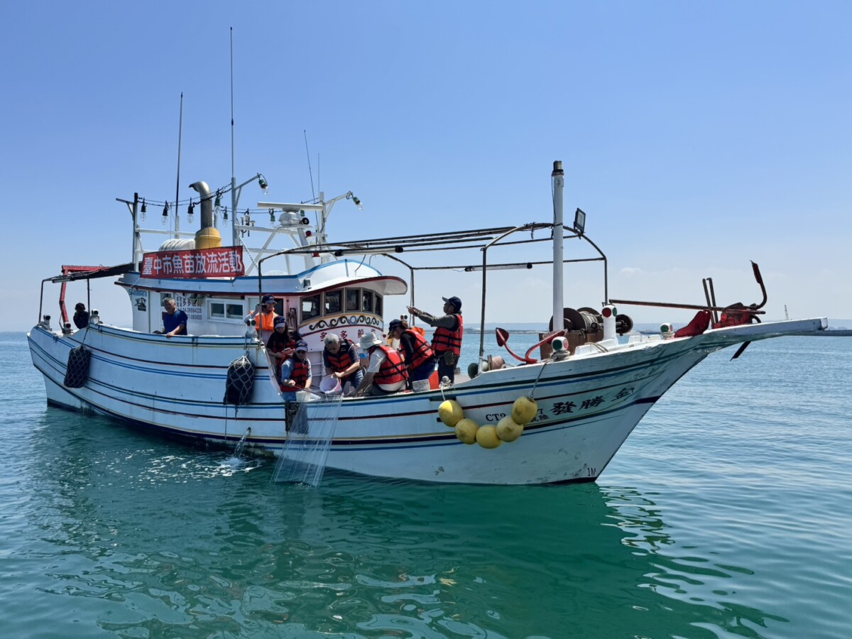 中市農業局舉辦魚苗放流活動 永續台中藍海岸 20ef2a8753921a2aed74d198ebecf8e3
