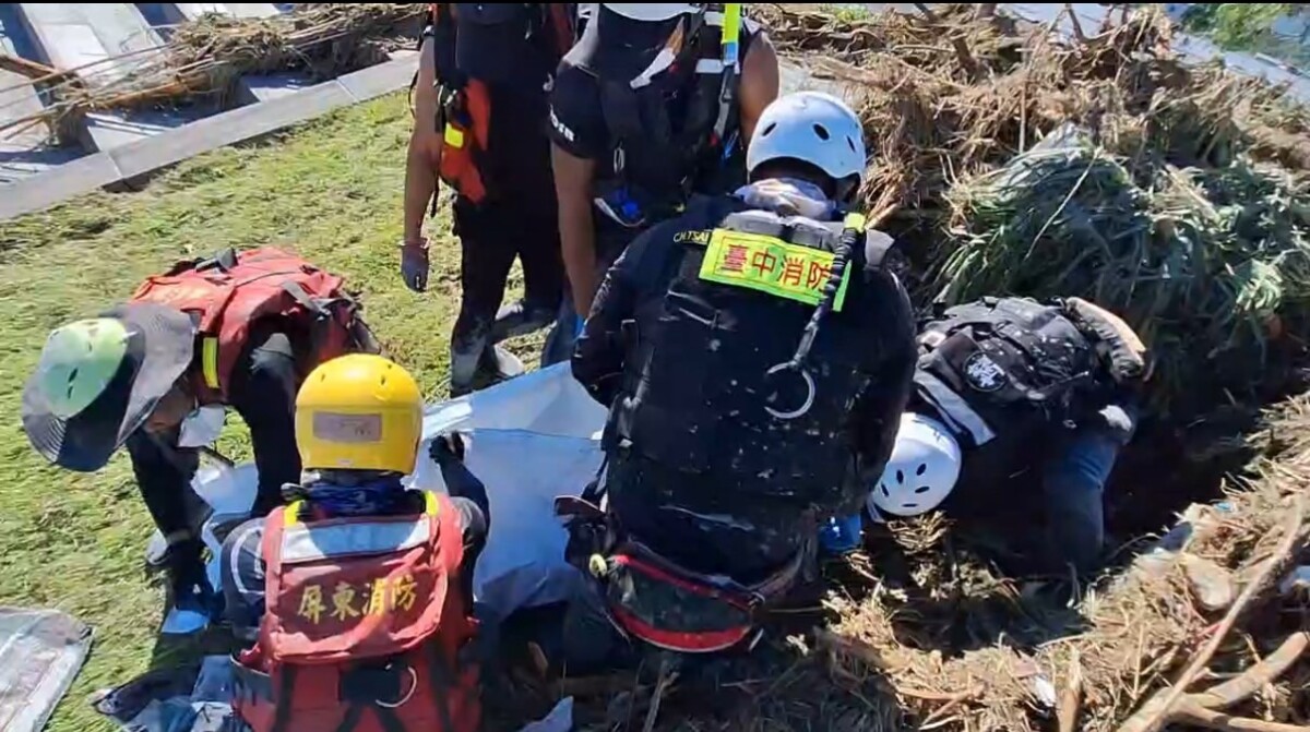 堰塞湖溢流重創花蓮 台中特搜隊連夜救援13人並尋獲罹難者 17476c63451cb690645f7344717e132c