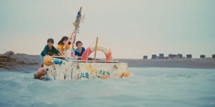 圖：《我們，海一起》講述三位孩童造船追夢的歷程，反映友情與堅持的力量。(圖/翻攝網路)