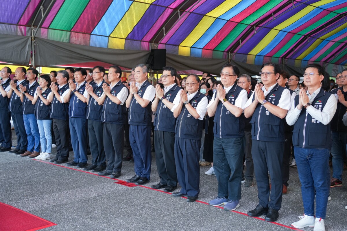 8c917e42fe3cd2b493452d449265e04b