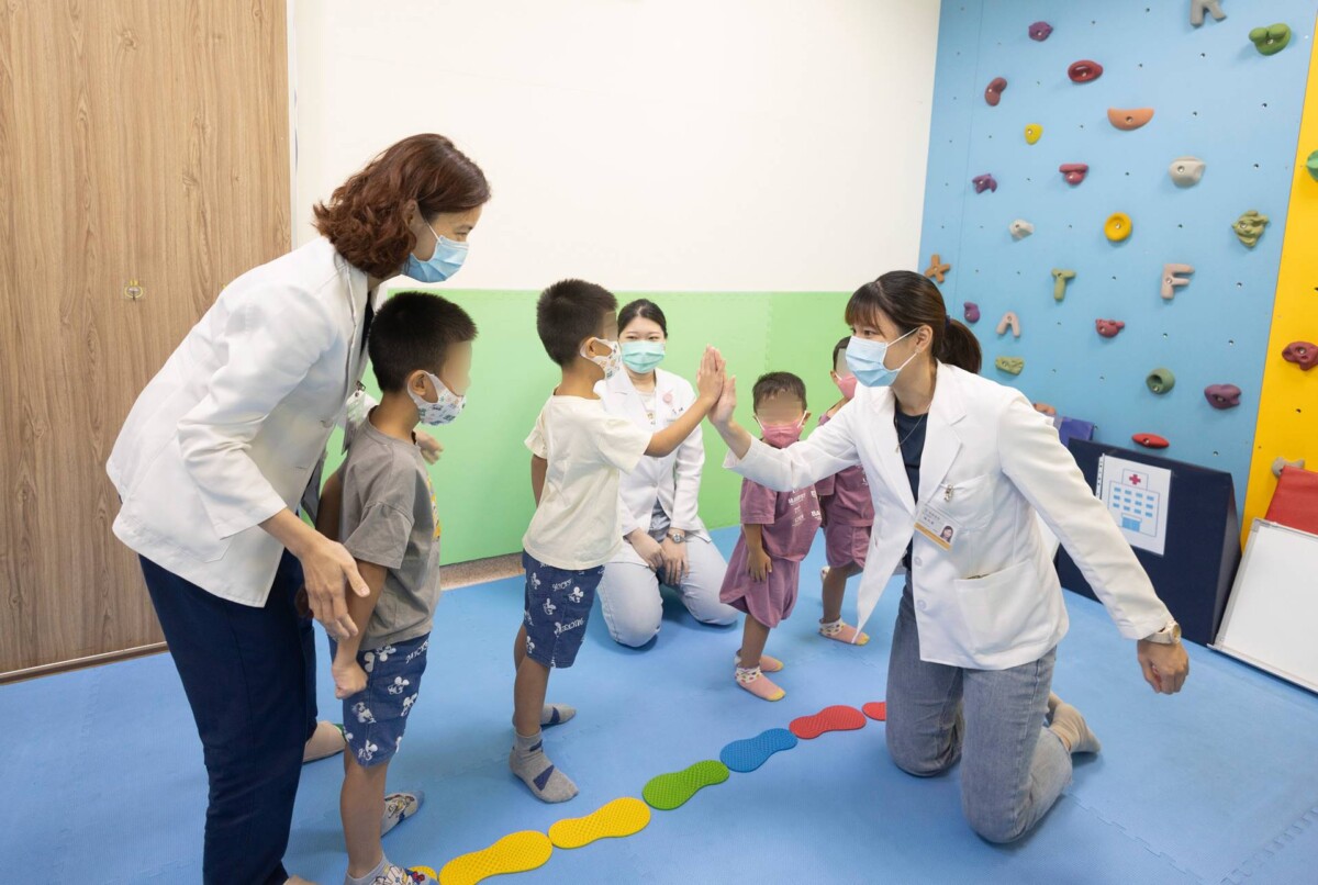 慢飛天使彩繪病安 遊戲學會保護自己 1868e1d0ebd6b8cb85f867eb6e43a85a