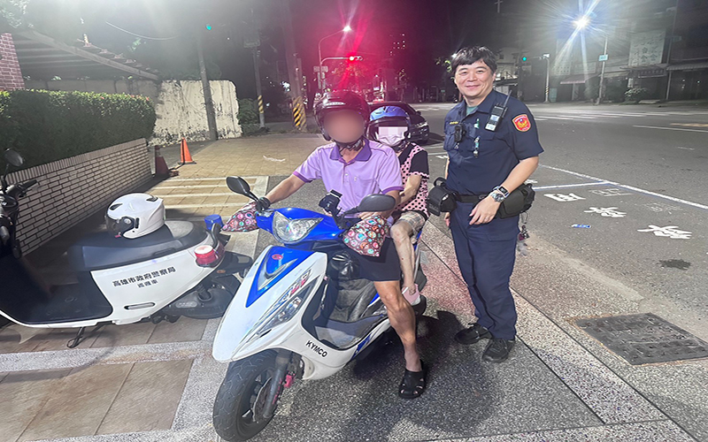 暖警助迷途老婦返家 楠梓警溫情守護長者安全 49d010f5a4111f43fcaaf0a62da2ba2f