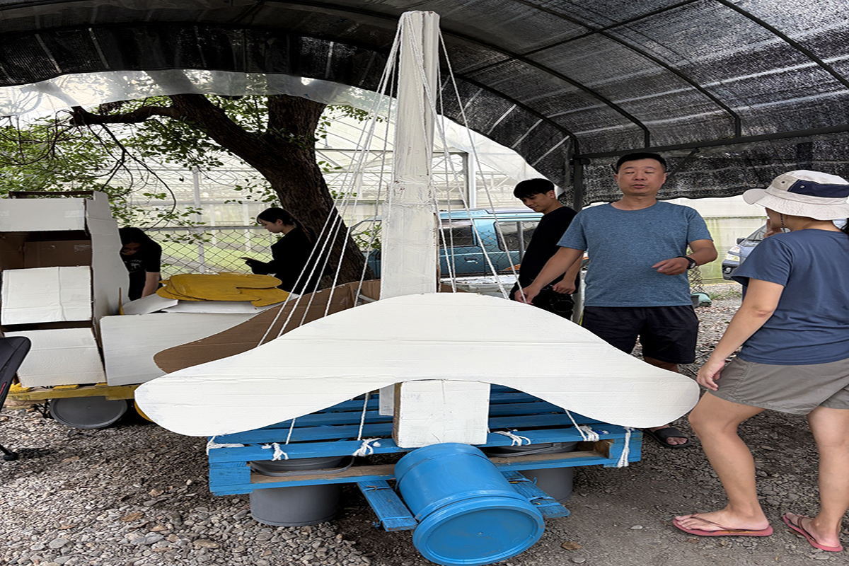 百筏齊發大港橋開戰 陳其邁聯手網紅Mana掀創意競技熱潮 8acea636740a8d5d3b97395d362a1545