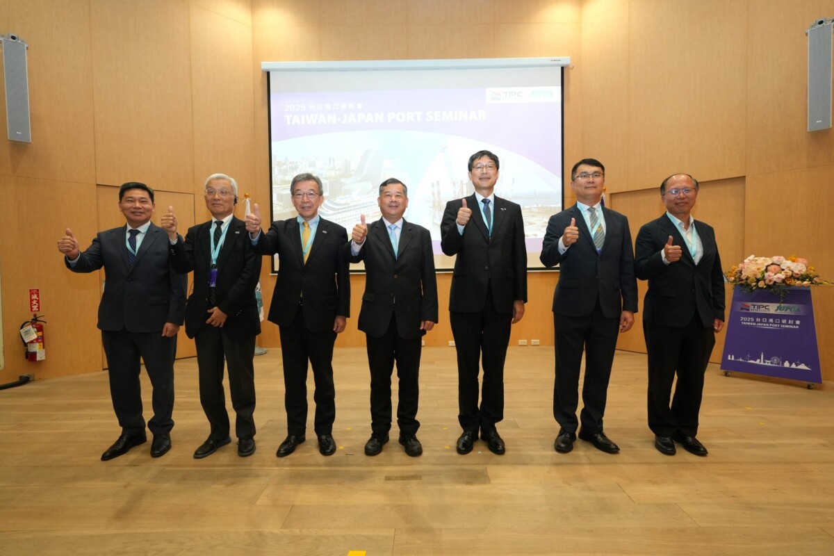 70006505679a8a2bb4effed592418c06