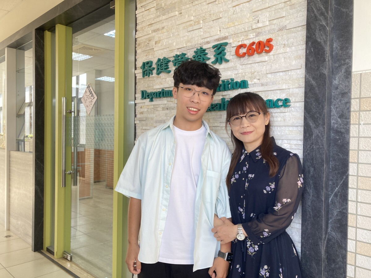 母子同窗傳佳話 輔英保營系「學伴檔」以營養專業傳承健康力 B6900d225c8bd1d2f93a5ad5a1808540