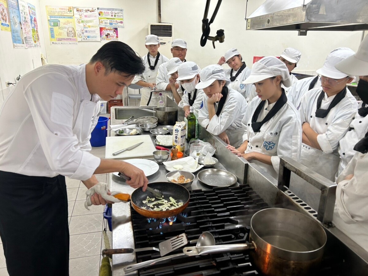 Laway指導學生烹調西式料理｜青年返鄉 Are you ready