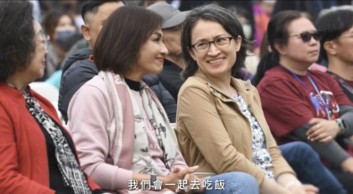 邱議瑩分享蕭美琴贈送「戰貓幣」成隨身幸運物