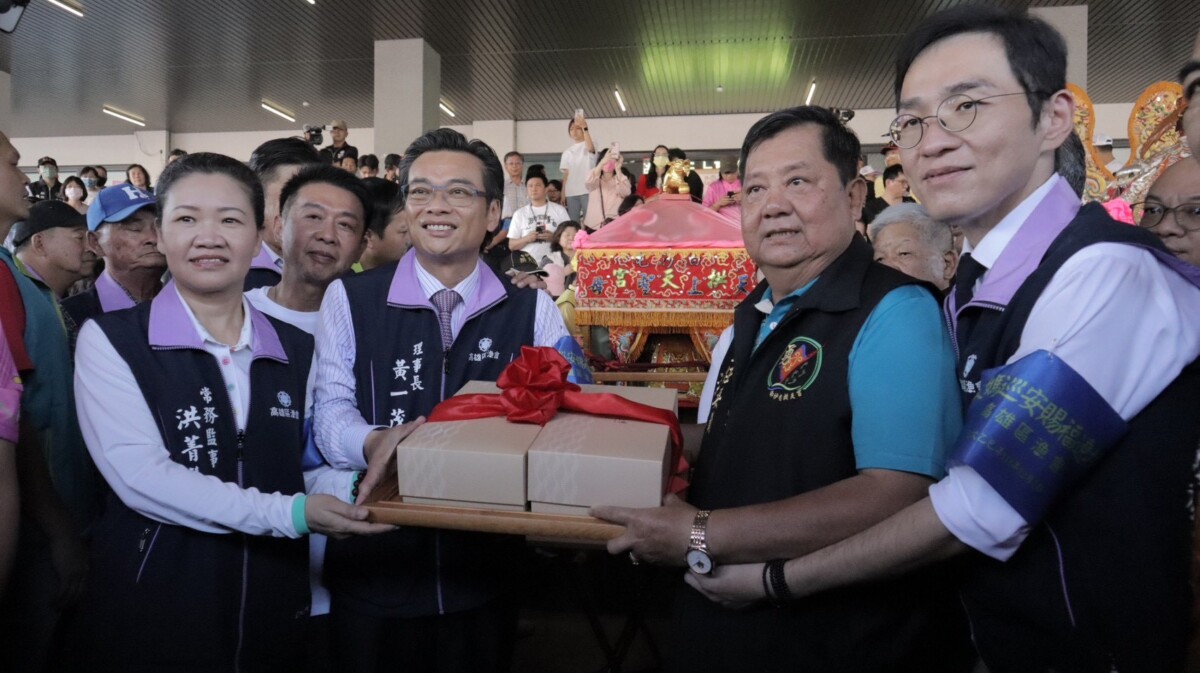 粉紅超跑首度駐駕高雄前鎮漁港 媽祖為遠洋近海漁民點亮平安開工 Dbf3930b9f772e084c0e9db6448f764c