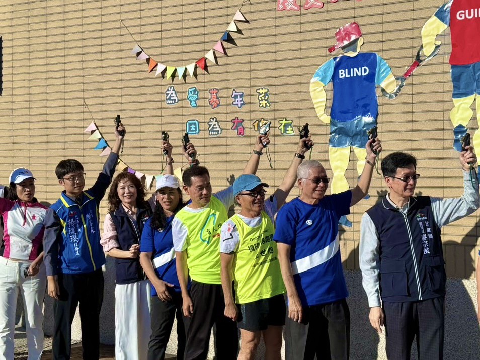 為弱勢家庭募集3萬份年菜 22縣市視障者接力路跑環島