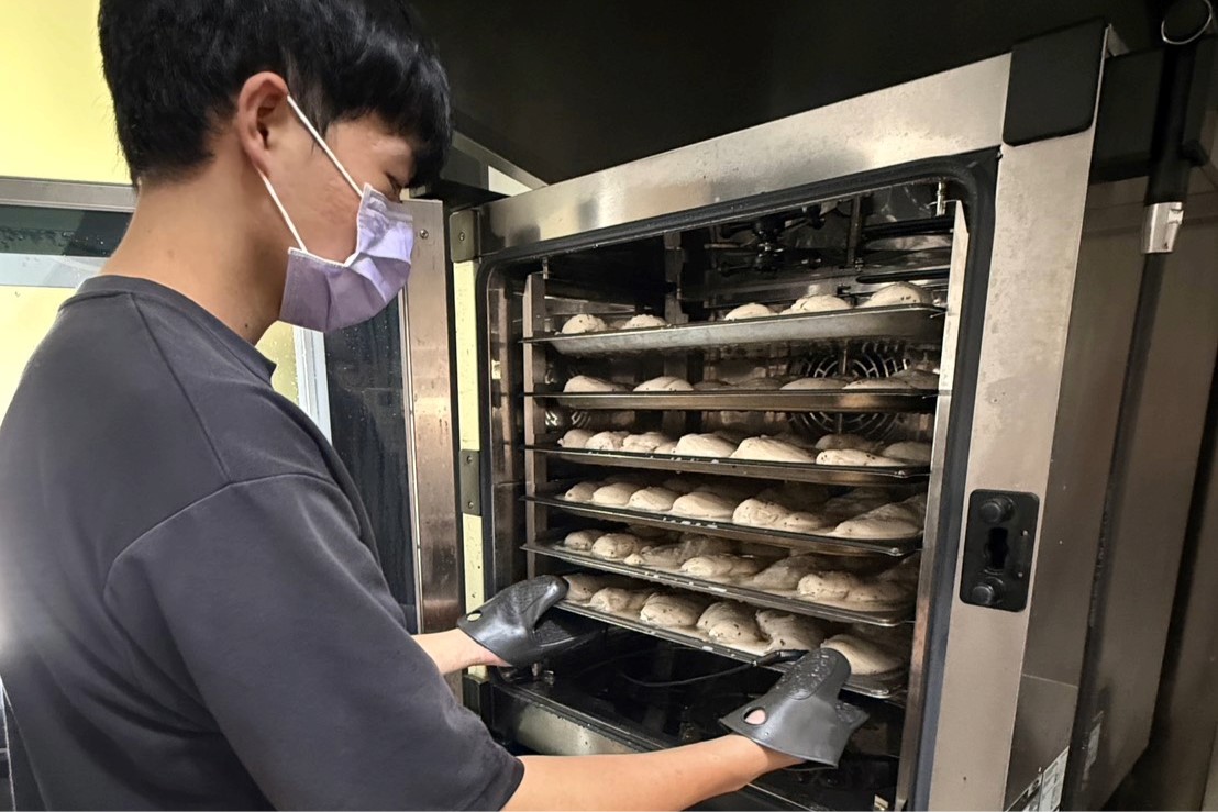 ▲永萃堅持透過專業烤箱精準控溫，以低溫烹調方式保留食材原味與營養，實現健康與口感的平衡。（圖／永萃健康餐盒提供）