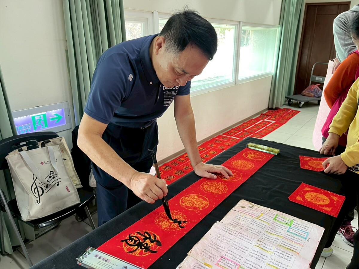 丙午年祥馬迎春揮毫 彰化生活美學館送春聯年畫添年味2