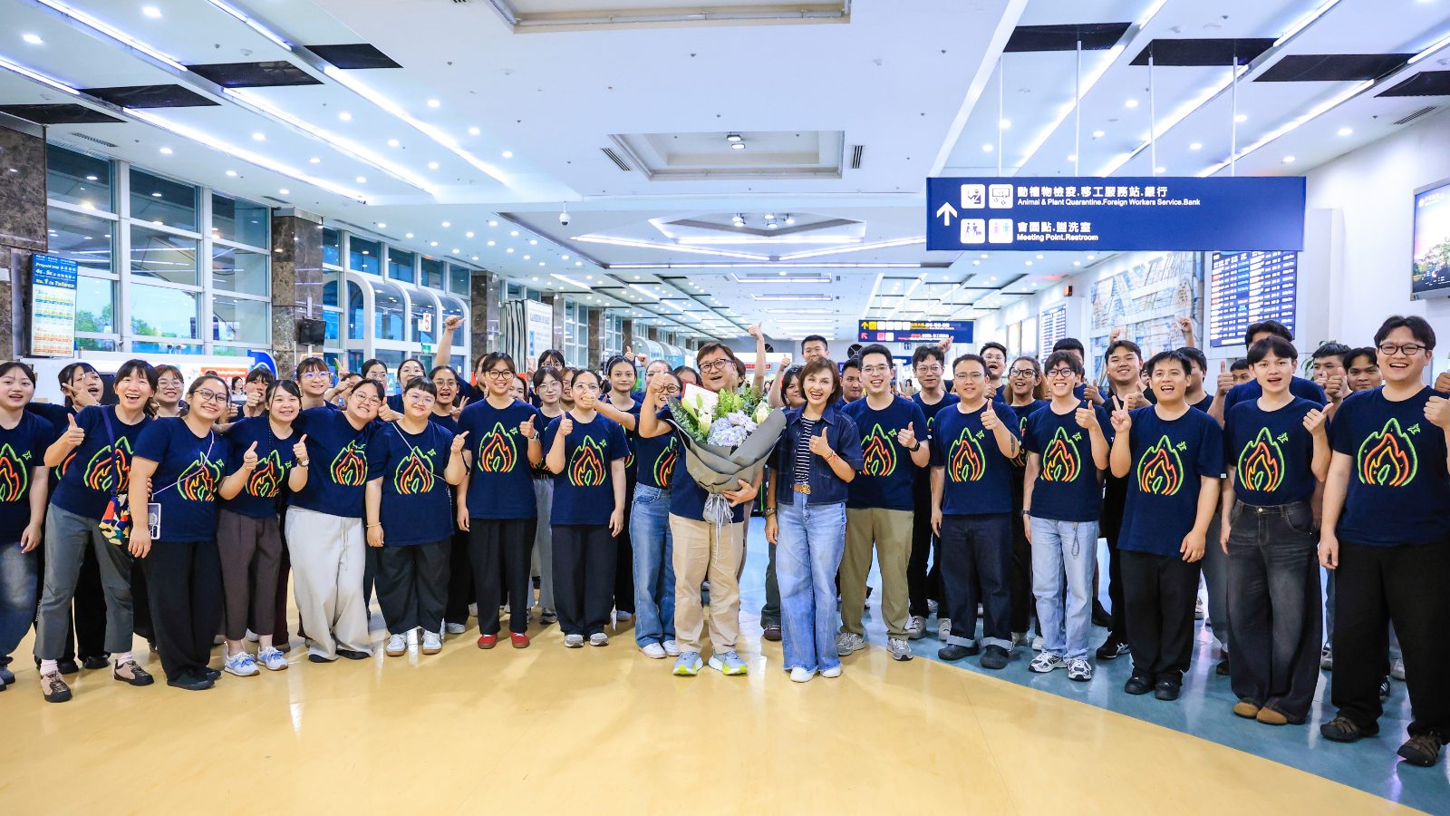 尼布恩合唱團勇奪三金載譽返臺　邱議瑩親赴機場迎接　歌聲揚名國際