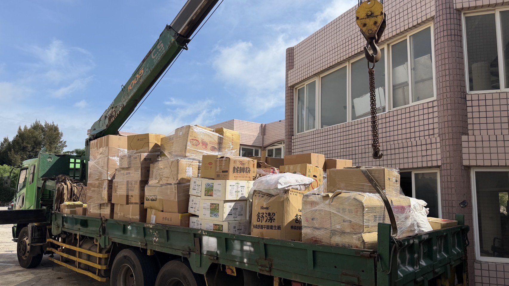 跨機關聯手築起查緝防線　海關調查局警局破獲走私貨品及未稅菸酒