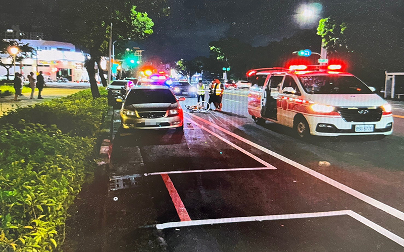 汽車不慎擦撞停放車輛　楠警快速處置化解道路安全危機