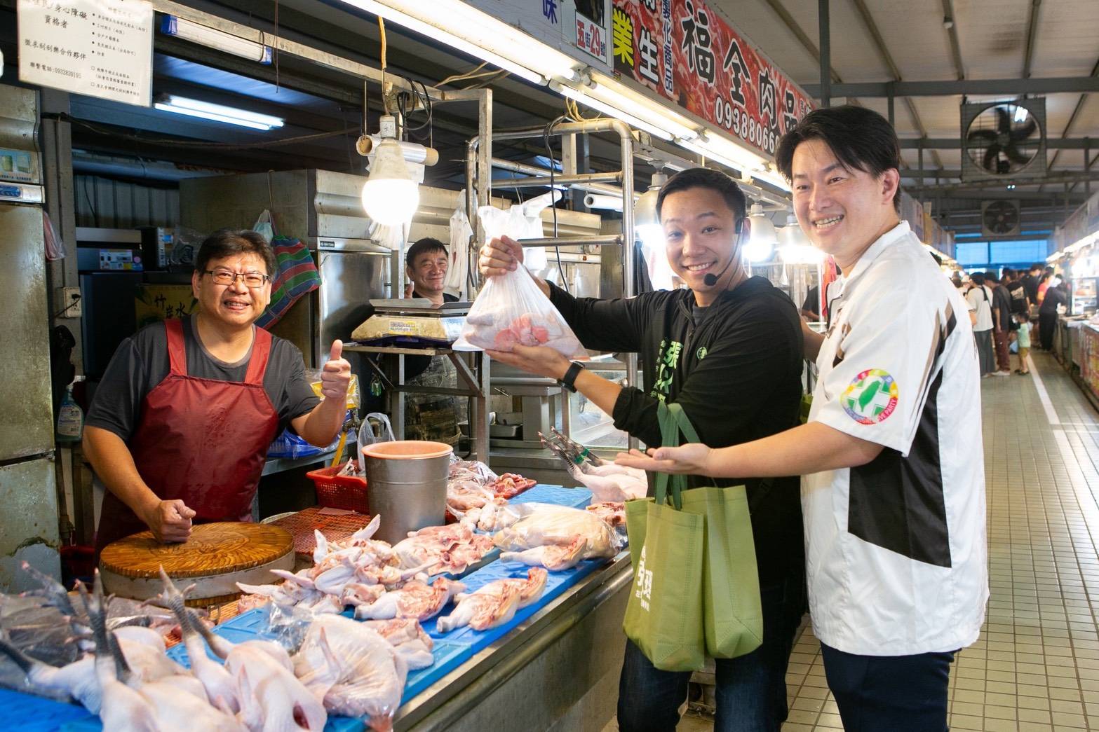 市場掃街遇上「豬肉王子」　張以理攜3Q陳柏惟走入基層笑談傳統市場高門檻