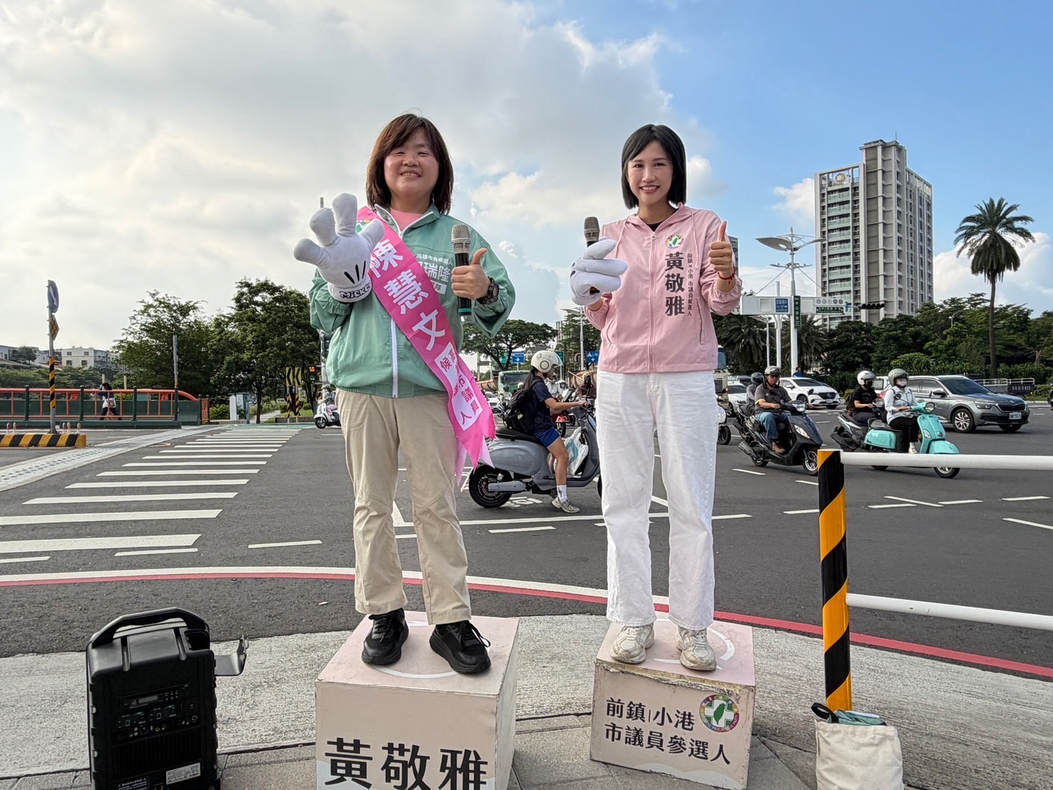 登記後首個上班日合體　陳慧文黃敬雅站上媽祖港橋　跨區女力攜手拜票