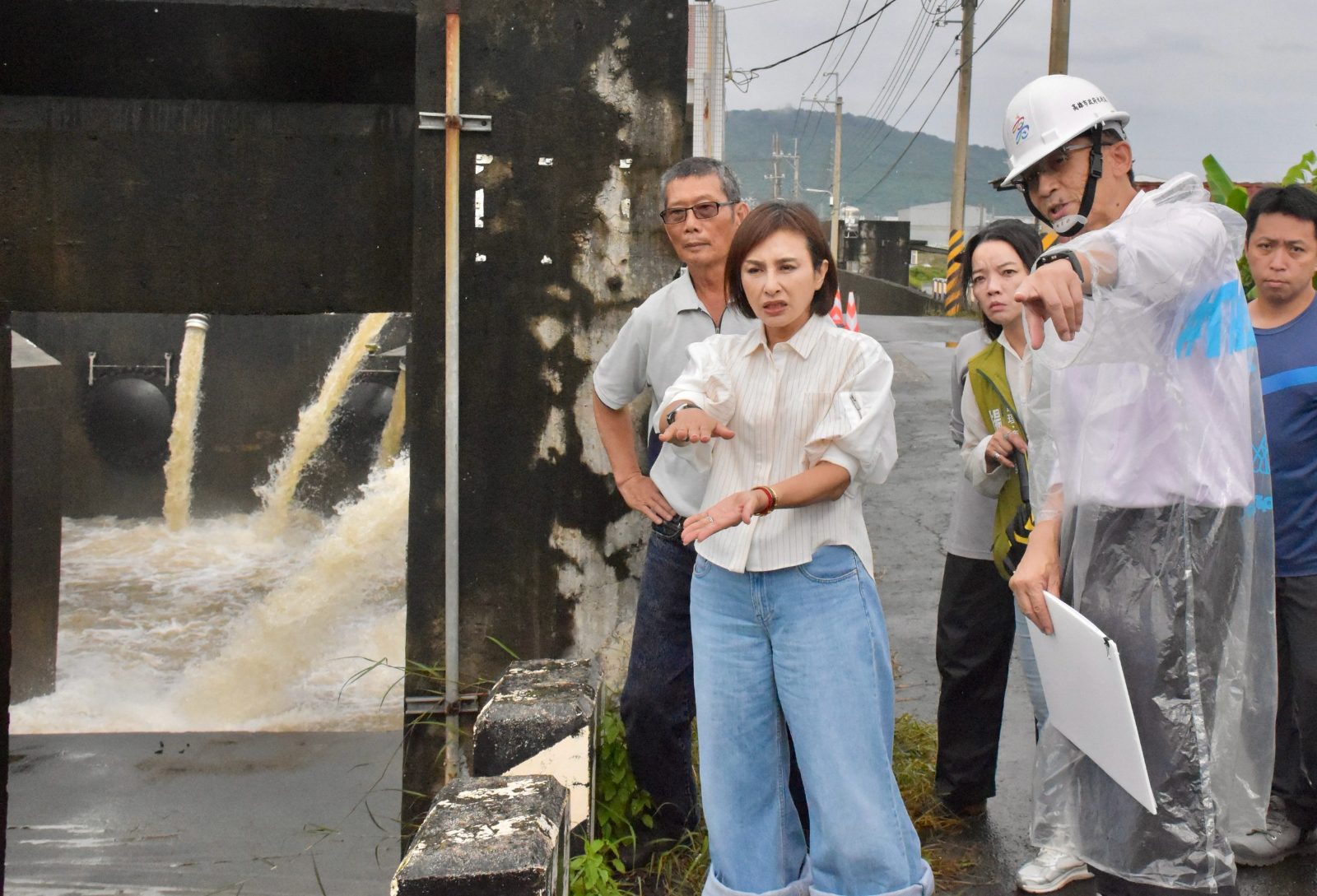 南部豪雨災情不斷　邱議瑩立院散會即搭高鐵南下直奔阿蓮田寮勘災