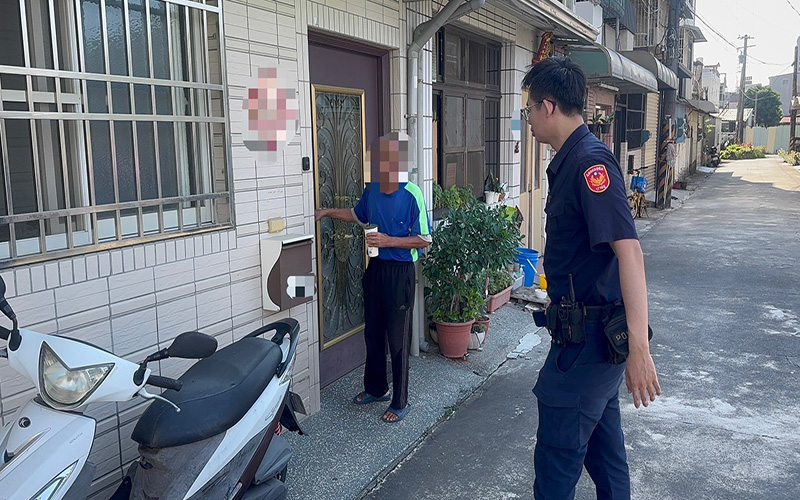 警車變身安心專車　楠梓暖警助迷途八旬翁平安返家
