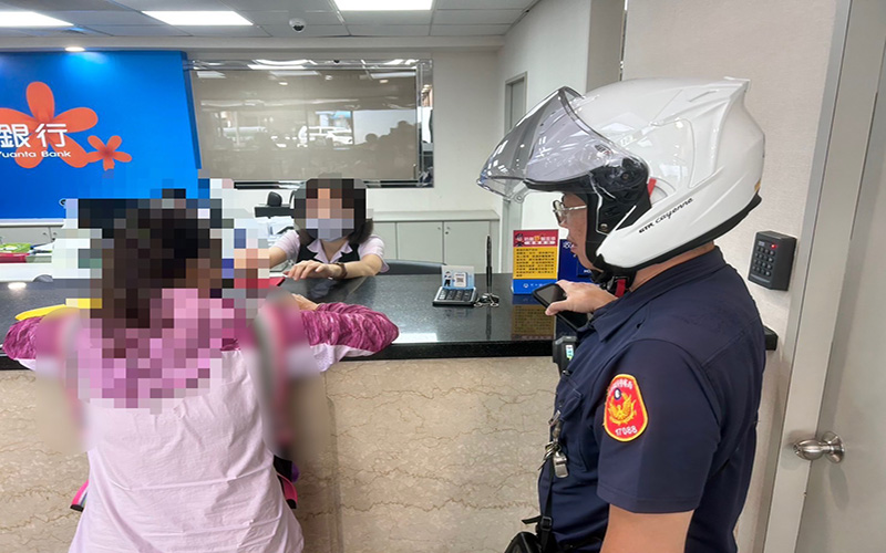 錯過就賺不到竟是詐騙話術  婦人急領250萬  楠梓警銀成功守住血汗錢