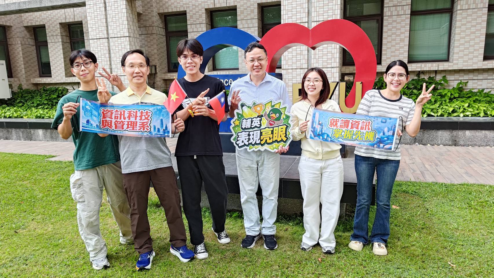 輔英培育國際人才有成　越南學子阮青維善用AI展現QA專業實力