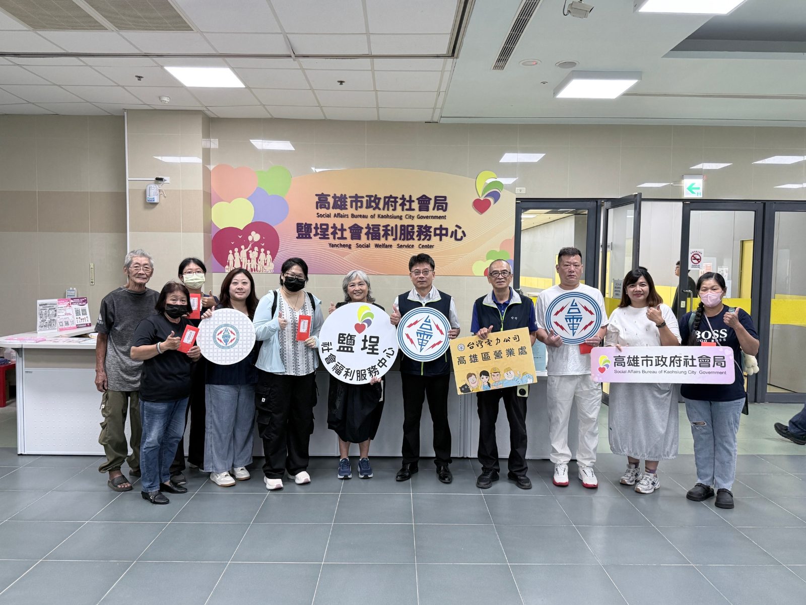 愛在重陽情暖鹽埕　台電高雄區處攜手社福中心關懷在地長輩