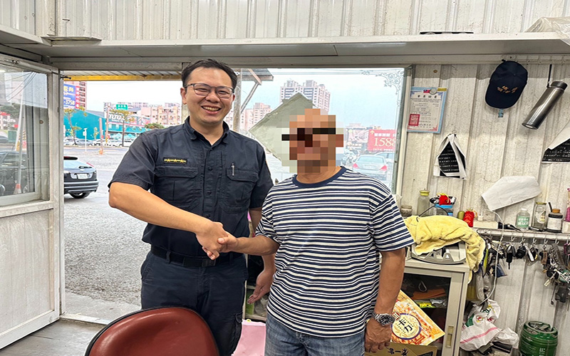 老車停路邊成交通隱憂　楠梓警暖心協助菲籍車主排除難題